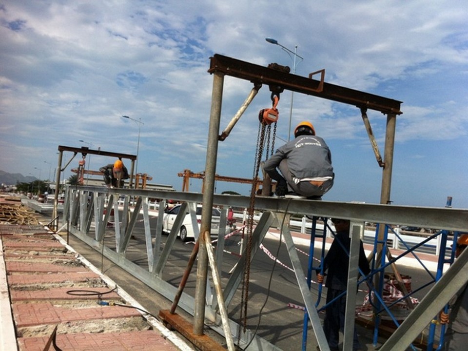 Lap dat gian thep Cau Binh Tan.jpg